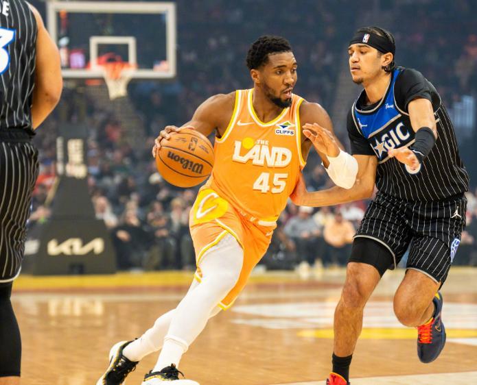 开云-班凯罗37分完胜探花郎，米切尔45+4+4，骑士双杀魔术豪取四连胜