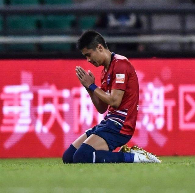 开云官方网站-【中超】让二追三上演惊天逆转 重庆3比2胜9人河南