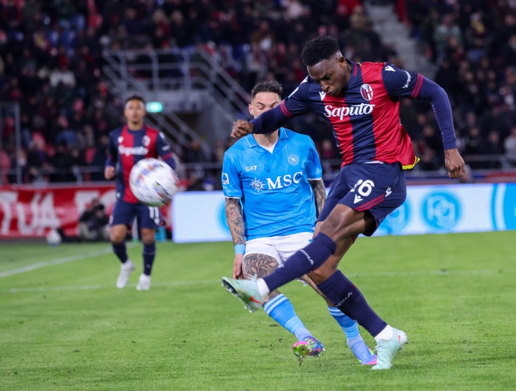 开云直播-每体：卢库米是巴萨中卫引援备选目标，球员估价约2500万欧